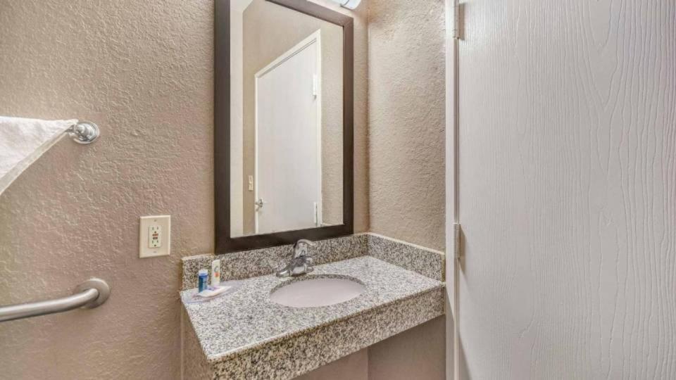 Motel 6 Humble, Tx - Houston International Airport Buitenkant foto